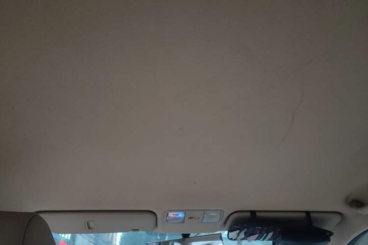 Used Hyundai Verna (older generation) 2010 Sedan 1.4L Manual Comfort GS Headliner