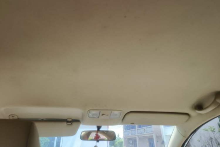 Used Hyundai Verna (older generation) 2010 Sedan 1.4L Manual Comfort GS Headliner