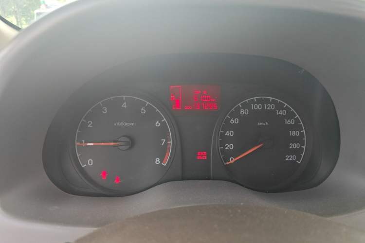 Used Hyundai Verna (older generation) 2010 Sedan 1.4L Manual BLUE Model Instrument Cluster