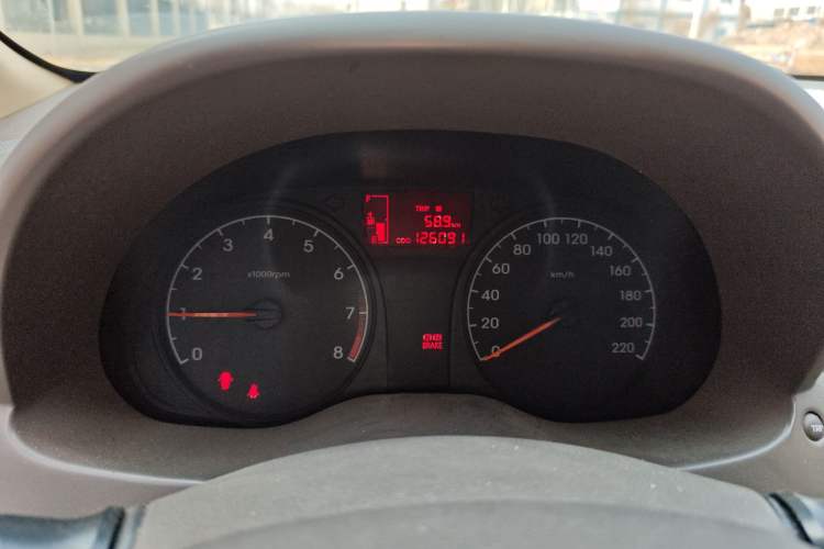Used Hyundai Verna (older generation) 2010 Sedan 1.4L Manual Comfort GS Instrument Cluster