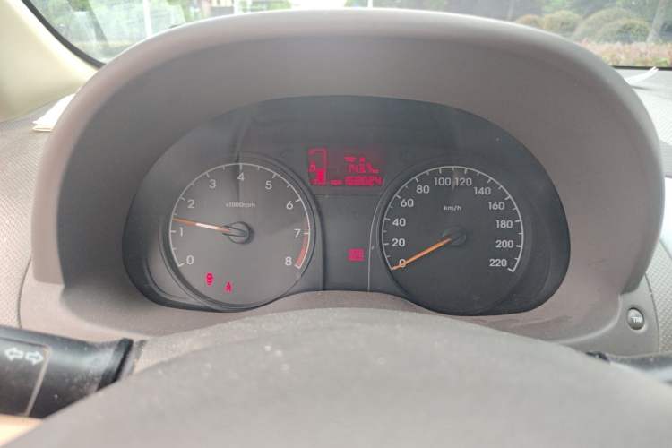 Used Hyundai Verna (older generation) 2010 Sedan 1.4L Manual Comfort GS Instrument Cluster