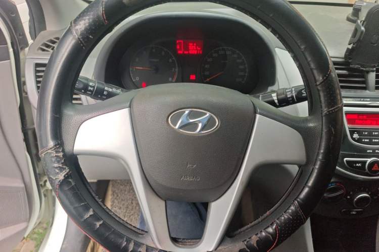 Used Hyundai Verna (older generation) 2010 Sedan 1.4L Manual Comfort GS Instrument Cluster