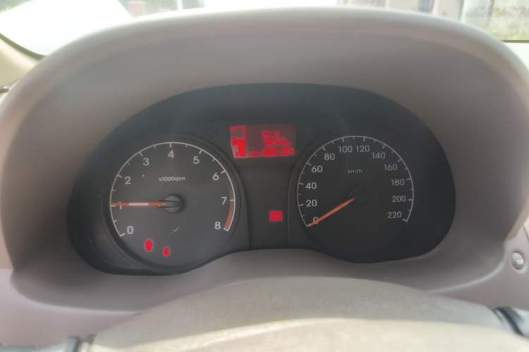 Used Hyundai Verna (older generation) 2010 Sedan 1.4L Manual Comfort GS Instrument Cluster