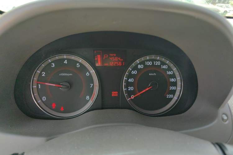 Used Hyundai Verna (older generation) 2010 Sedan 1.4L Automatic Luxury GLS Trim Instrument Cluster