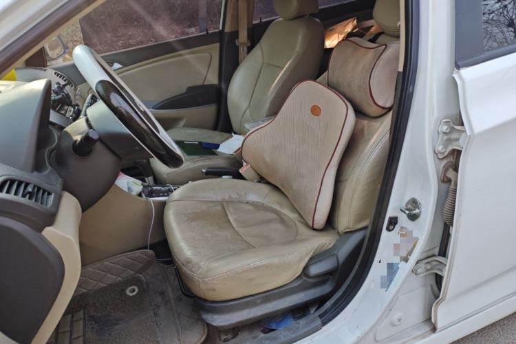 Used Hyundai Verna (older generation) 2010 Sedan 1.4L Automatic Comfort Model GS Left Front Seat