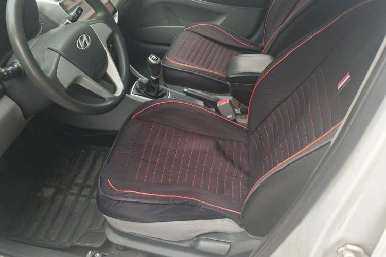 Used Hyundai Verna (older generation) 2010 Sedan 1.4L Manual Comfort GS Left Front Seat