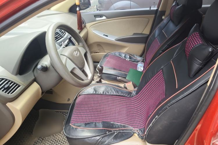 Used Hyundai Verna (older generation) 2010 Sedan 1.4L Manual Comfort GS Left Front Seat