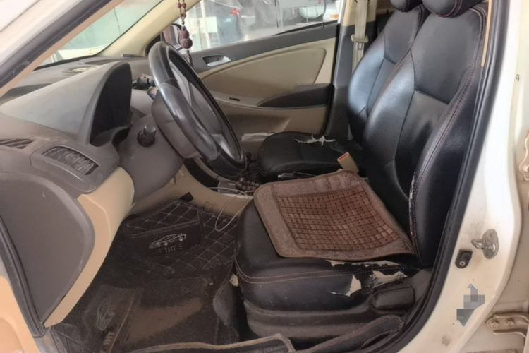Used Hyundai Verna (older generation) 2010 Sedan 1.4L Automatic Fashionable GT Model Left Front Seat