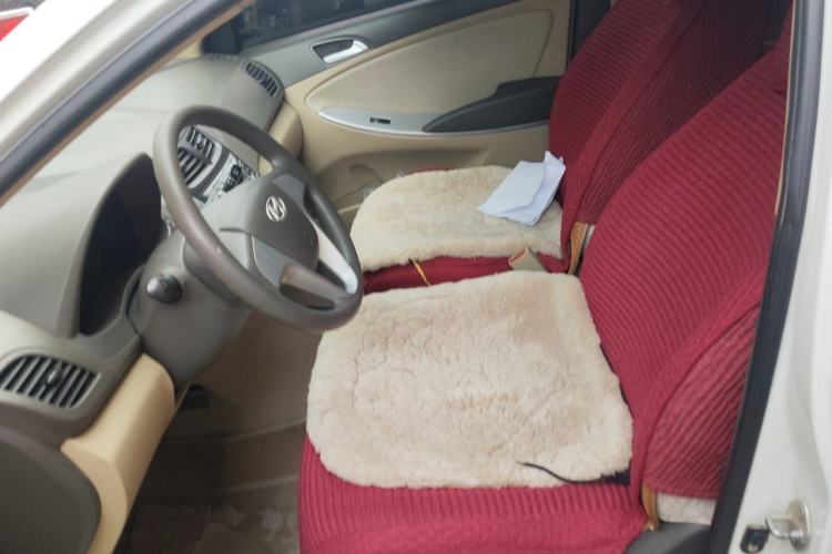 Used Hyundai Verna (older generation) 2010 Sedan 1.4L Automatic Comfort Model GS Left Front Seat
