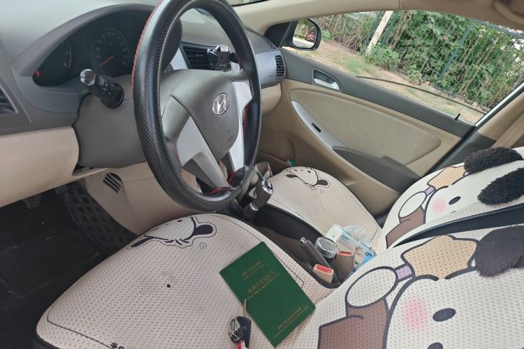 Used Hyundai Verna (older generation) 2010 Sedan 1.4L Manual BLUE Model Left Front Seat