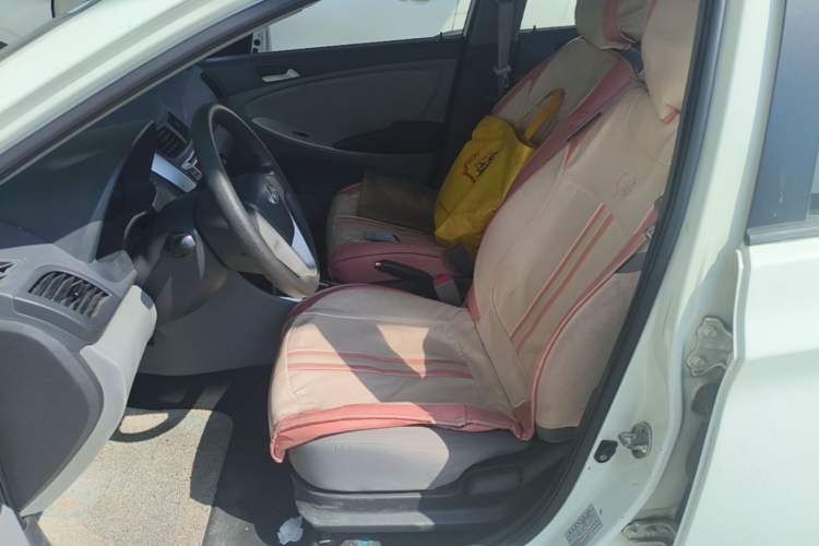 Used Hyundai Verna (older generation) 2010 Sedan 1.4L Automatic Comfort Model GS Left Front Seat