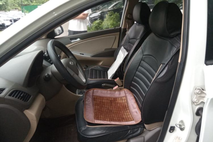 Used Hyundai Verna (older generation) 2010 Sedan 1.4L Automatic Comfort Model GS Left Front Seat