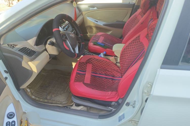 Used Hyundai Verna (older generation) 2010 Sedan 1.4L Automatic Fashionable GT Model Left Front Seat