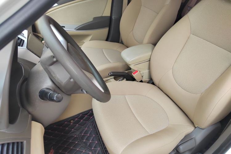 Used Hyundai Verna (older generation) 2010 Sedan 1.4L Automatic Fashionable GT Model Left Front Seat