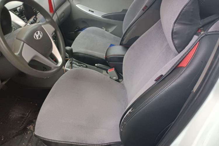Used Hyundai Verna (older generation) 2010 Sedan 1.4L Automatic Fashionable GT Model Left Front Seat