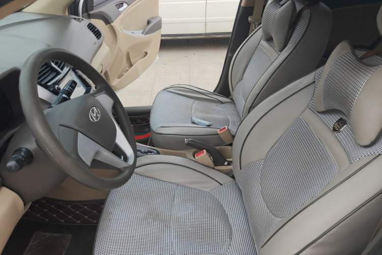 Used Hyundai Verna (older generation) 2010 Sedan 1.4L Automatic Comfort Model GS Left Front Seat