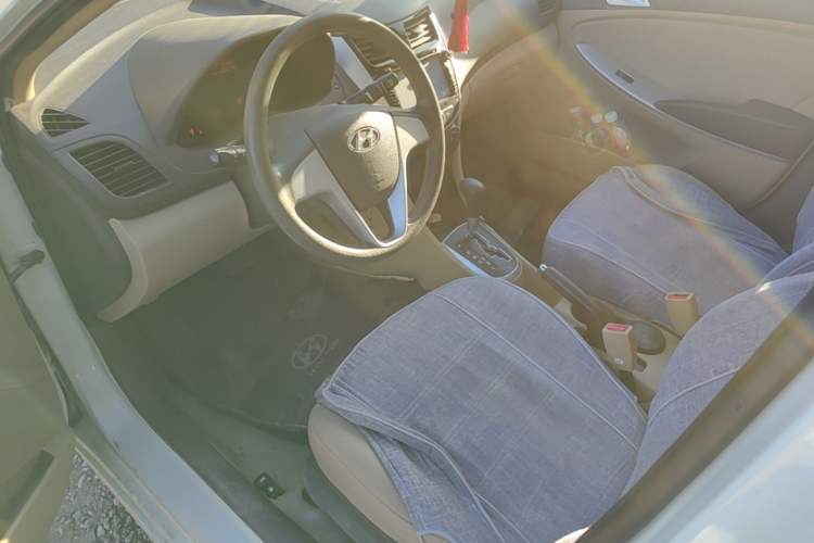 Used Hyundai Verna (older generation) 2010 Sedan 1.4L Automatic Comfort Model GS Left Front Seat