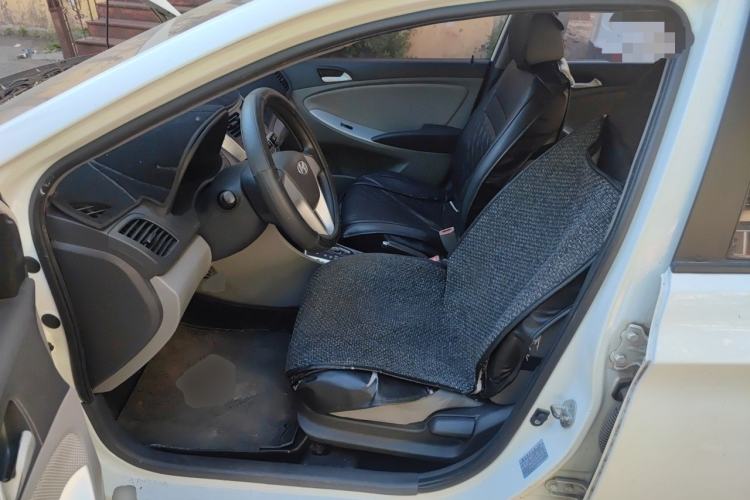 Used Hyundai Verna (older generation) 2010 Sedan 1.4L Automatic Comfort Model GS Left Front Seat