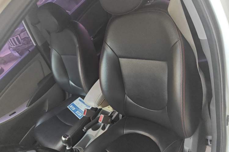Used Hyundai Verna (older generation) 2010 Sedan 1.4L Manual Comfort GS Left Front Seat