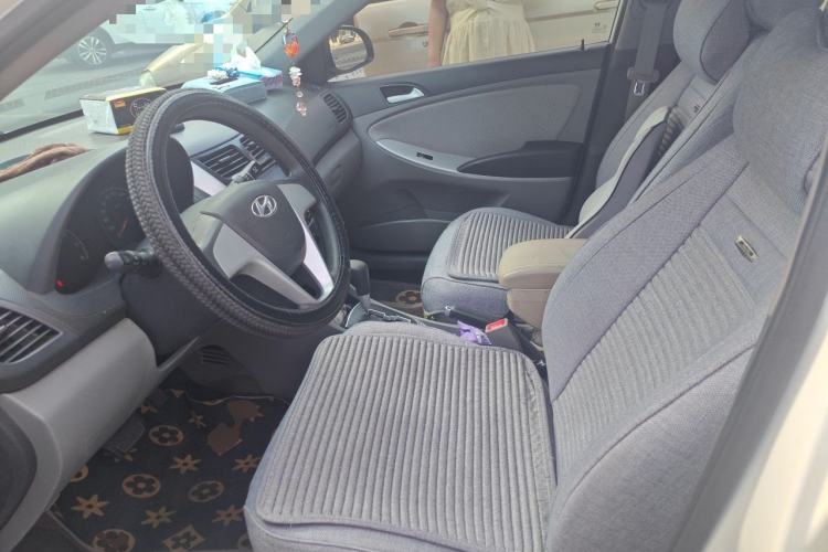 Used Hyundai Verna (older generation) 2010 Sedan 1.4L Automatic Comfort Model GS Left Front Seat