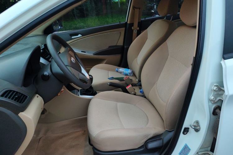 Used Hyundai Verna (older generation) 2010 Sedan 1.4L Manual Comfort GS Left Front Seat
