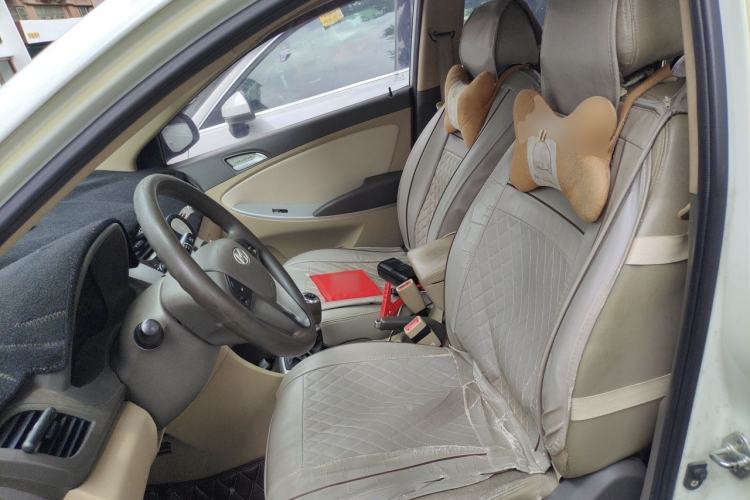 Used Hyundai Verna (older generation) 2010 Sedan 1.4L Manual Comfort GS Left Front Seat