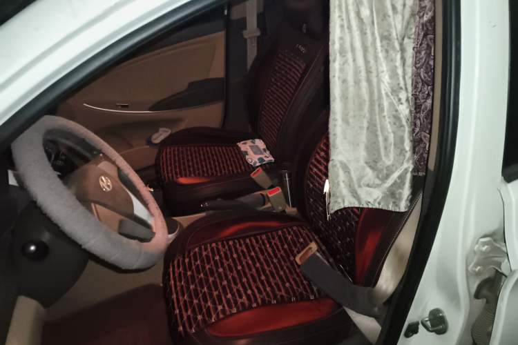 Used Hyundai Verna (older generation) 2010 Sedan 1.4L Manual Comfort GS Left Front Seat