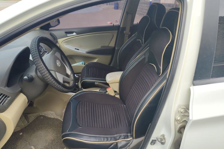 Used Hyundai Verna (older generation) 2010 Sedan 1.4L Manual Standard GL Model Left Front Seat