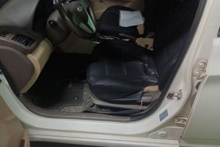 Used Hyundai Verna (older generation) 2010 Sedan 1.4L Automatic Comfort Model GS Left Front Seat