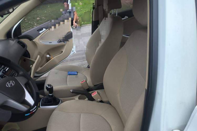 Used Hyundai Verna (older generation) 2010 Sedan 1.4L Manual Comfort GS Left Front Seat