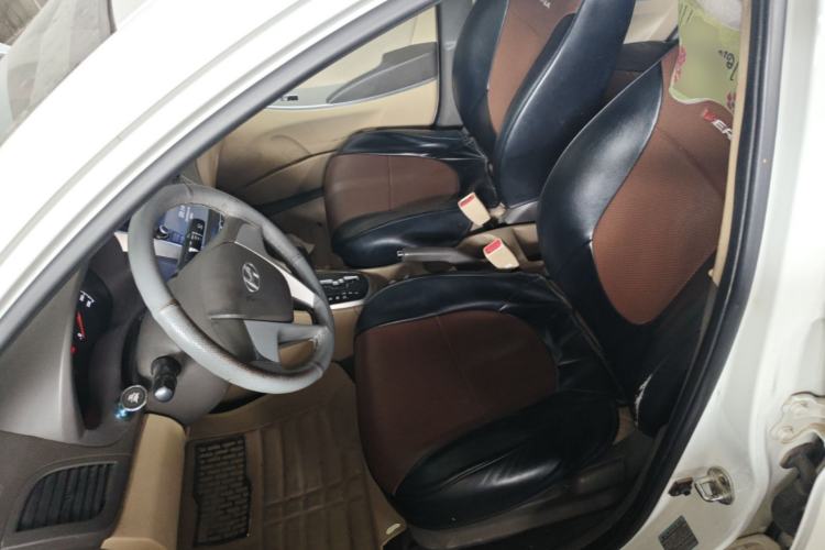 Used Hyundai Verna (older generation) 2010 Sedan 1.4L Automatic Comfort Model GS Left Front Seat