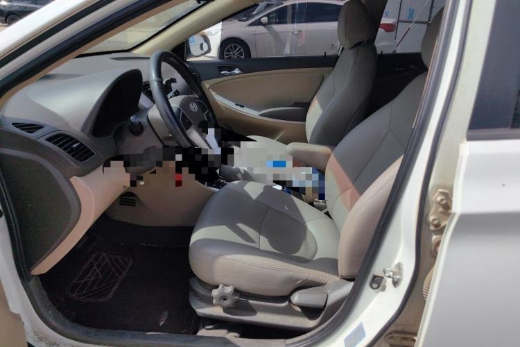 Used Hyundai Verna (older generation) 2010 Sedan 1.4L Automatic Luxury GLS Trim Left Front Seat