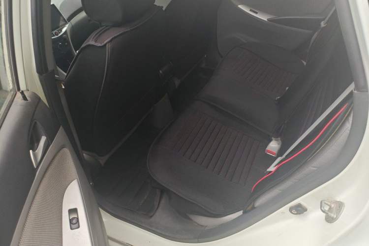 Used Hyundai Verna (older generation) 2010 Sedan 1.4L Manual Comfort GS Left Rear Seat
