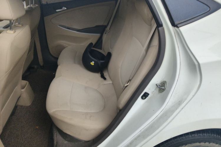 Used Hyundai Verna (older generation) 2010 Sedan 1.4L Manual Comfort GS Left Rear Seat