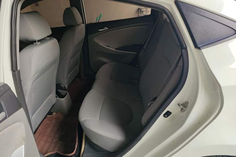 Used Hyundai Verna (older generation) 2010 Sedan 1.4L Manual Comfort GS Left Rear Seat