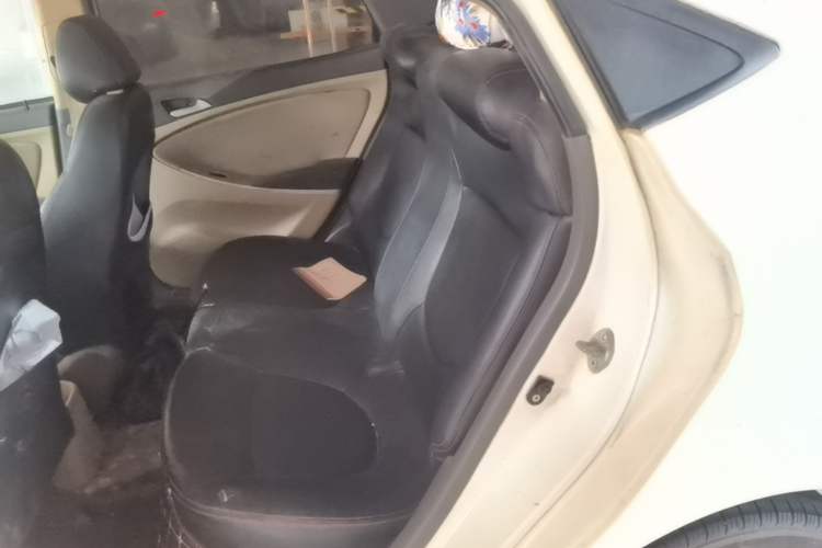 Used Hyundai Verna (older generation) 2010 Sedan 1.4L Automatic Fashionable GT Model Left Rear Seat
