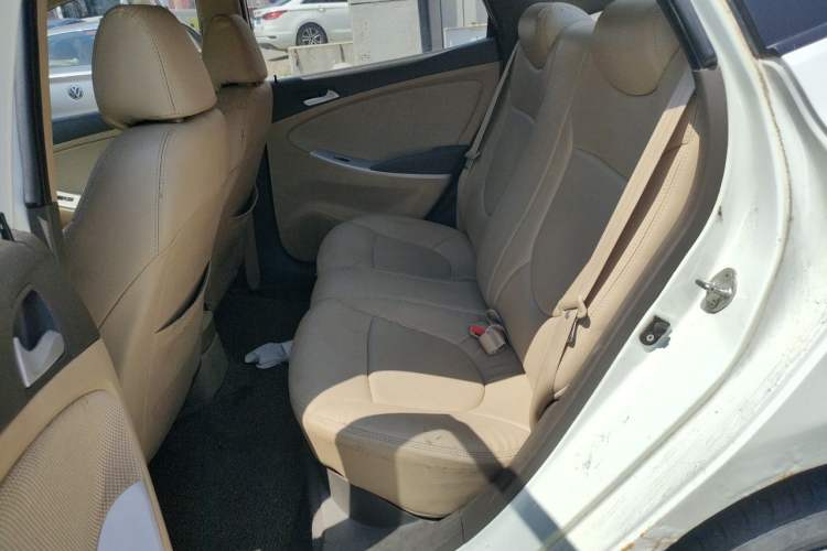 Used Hyundai Verna (older generation) 2010 Sedan 1.4L Automatic Comfort Model GS Left Rear Seat