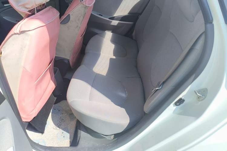 Used Hyundai Verna (older generation) 2010 Sedan 1.4L Automatic Comfort Model GS Left Rear Seat