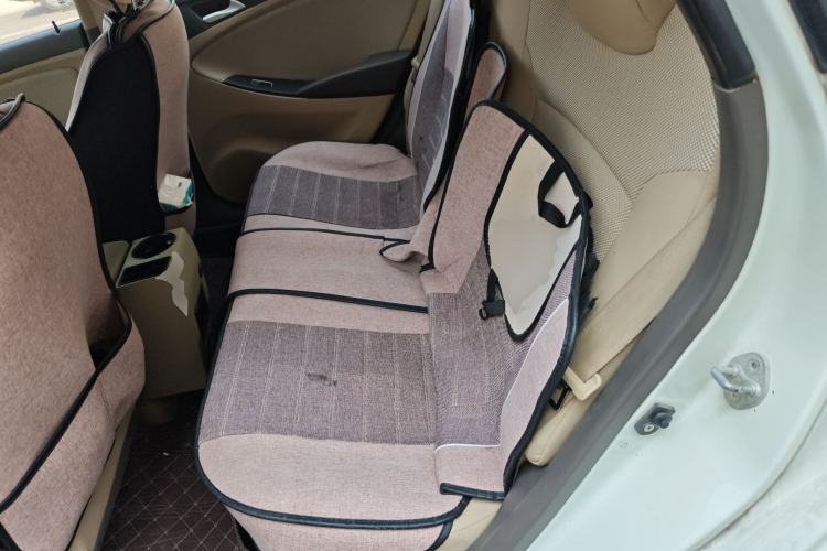 Used Hyundai Verna (older generation) 2010 Sedan 1.4L Manual Comfort GS Left Rear Seat