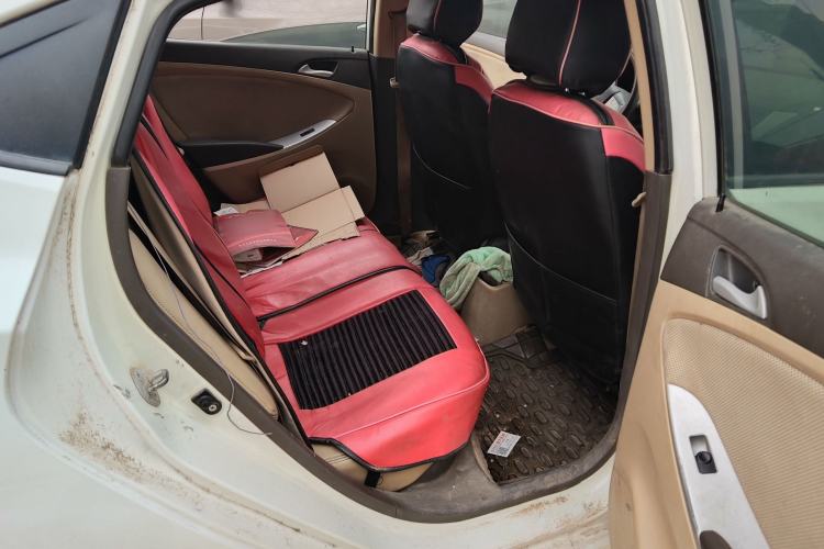 Used Hyundai Verna (older generation) 2010 Sedan 1.4L Manual Comfort GS Left Rear Seat