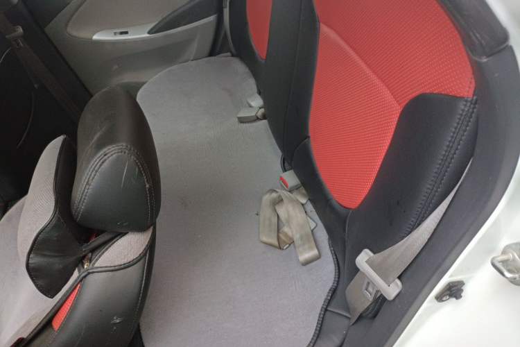 Used Hyundai Verna (older generation) 2010 Sedan 1.4L Automatic Fashionable GT Model Left Rear Seat