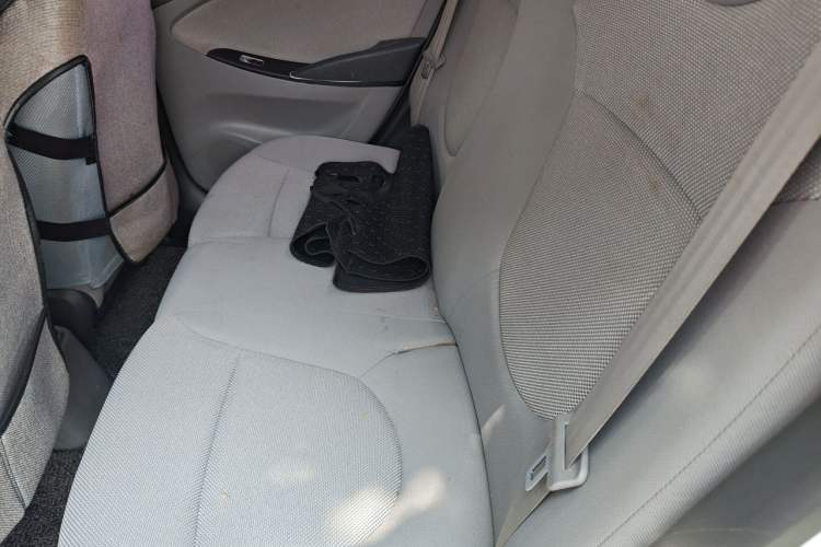 Used Hyundai Verna (older generation) 2010 Sedan 1.4L Manual Comfort GS Left Rear Seat