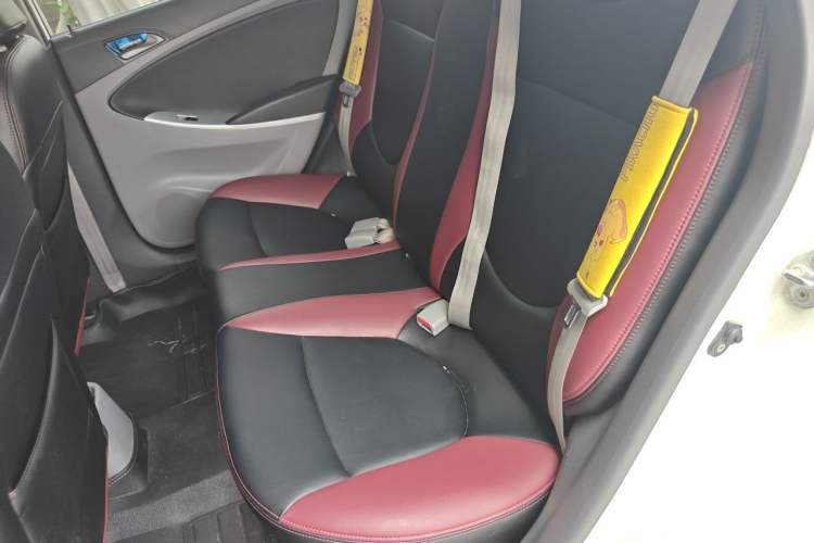 Used Hyundai Verna (older generation) 2010 Sedan 1.4L Automatic Fashionable GT Model Left Rear Seat