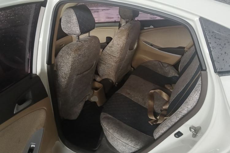 Used Hyundai Verna (older generation) 2010 Sedan 1.4L Manual Comfort GS Left Rear Seat