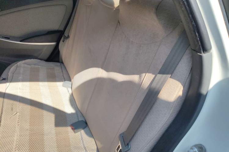 Used Hyundai Verna (older generation) 2010 Sedan 1.4L Automatic Fashionable GT Model Left Rear Seat