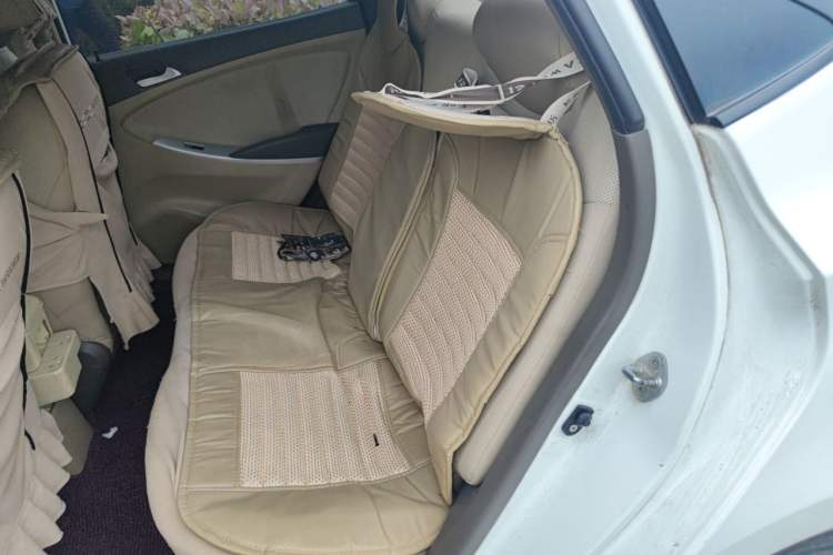 Used Hyundai Verna (older generation) 2010 Sedan 1.4L Manual Comfort GS Left Rear Seat