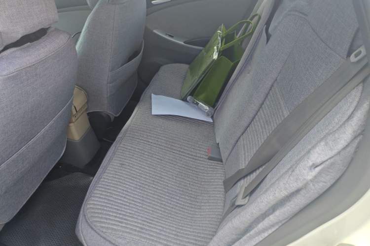 Used Hyundai Verna (older generation) 2010 Sedan 1.4L Automatic Comfort Model GS Left Rear Seat