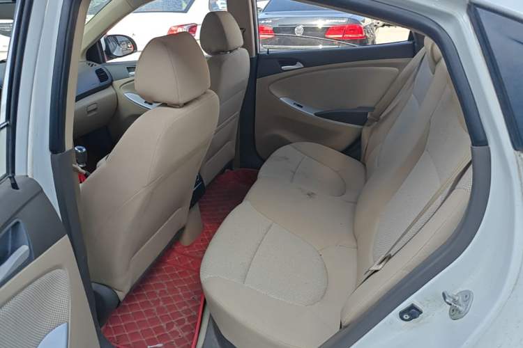 Used Hyundai Verna (older generation) 2010 Sedan 1.4L Manual Comfort GS Left Rear Seat