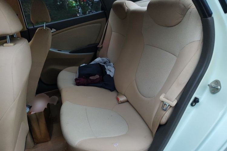 Used Hyundai Verna (older generation) 2010 Sedan 1.4L Manual Comfort GS Left Rear Seat
