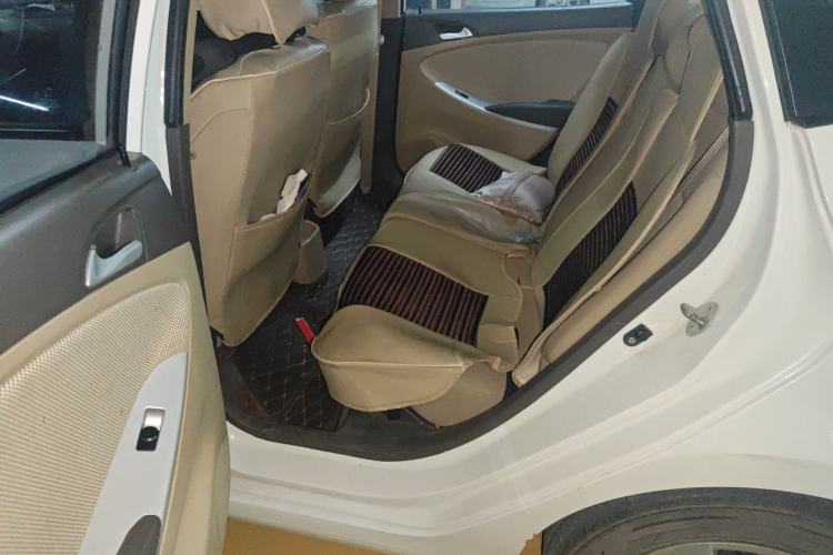 Used Hyundai Verna (older generation) 2010 Sedan 1.4L Manual Comfort GS Left Rear Seat